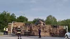 Кола се вряза в автобус в София, има жертва и седем тежко ранени