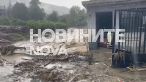 Река Черна отново излезе от коритото си, евакуираха жители на Тича