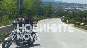 След гонка: Моторист се заби в автомобил на изхода на Монтана (СНИМКИ)