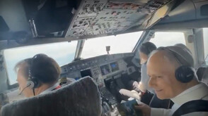 Папа Лъв XIV се присъедини към пилотите на полет до Барселона, съпровождан от изтребители (ВИДЕО)