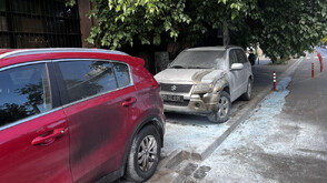 Запалиха коли на българското посолство в Скопие (СНИМКИ)