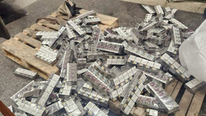 Близо 42 000 къса контрабандни цигари откриха в тайник на автобус на „Капитан Андреево”