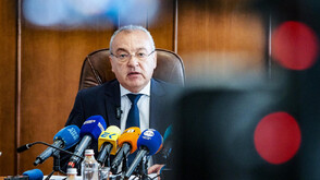 Бюджет 2026: Кабинетът налага по-високи осигуровки и по-скъпи винетки