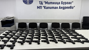Откриха 73 контрабандни бойни пистолети в автомобил на "Капитан Андреево" (ВИДЕО+СНИМКИ)