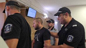 Постоянен арест за обвиняемия за тройното убийство в Угърчин. Той отрече да е извършил престъпление