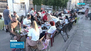 Улица в Лом се превърна в обща трапеза за стотици за Деня на съседа