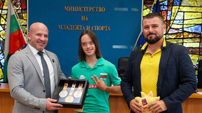 Министър Керязов награди спортистите със синдром на Даун