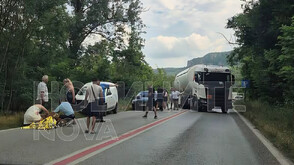 Блъснаха пешеходец във Великотърновско