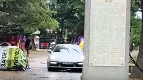 МВР проверява сигнал за автомобил в парка на Созопол, според очевици колата е на Емрах Стораро (ВИДЕО)