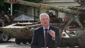 Почина американският сенатор Линдзи Греъм