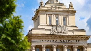 „Прогресивна България“ внесе промяна в Закона за особения управител на „Лукойл“