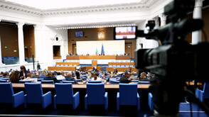 „Прогресивна България“ предлага по-кратка ваканция за депутатите
