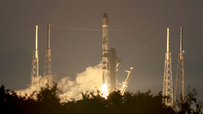 Изоставена горна степен на ракета на SpaceX ще се сблъска с Луната