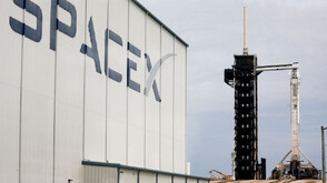 Изоставена степен на ракета на SpaceX удари Луната с 8 690 км/ч