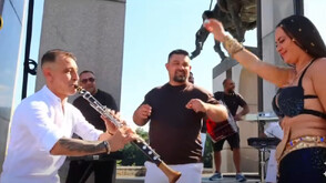 Установиха участниците в клипа с кючек пред Паметника на Асеневци, властите сезираха МВР