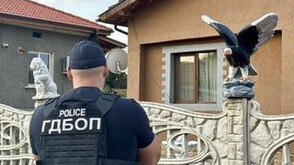 Трафик на хора, проституция и изнудване: Трима с обвинения и постоянен арест след акцията в Ботевградско