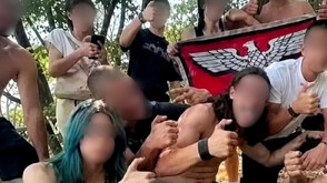 Защо тийнейджъри се увличат по неонацизма