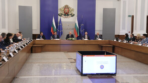 Премиерът Радев: Действията на правителството срещу прането на пари и корупцията са силен гарант за излизане на България от „сивия списък“