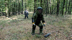 Военни сапьори прочистват района край завод "ЕМКО", открити са 53 невзривени боеприпаса