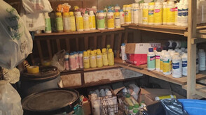 Арестуваха двама души за незаконна продажба на забранени продукти за растителна защита
