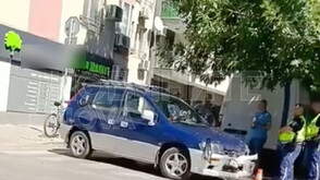Кола се вряза в магазин и рани жена във Варна (СНИМКИ)
