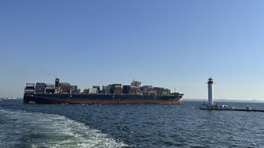 Русия съобщи за удари по два товарни кораба в Черно море