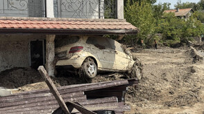До 1171 евро: Започна изплащането на помощите след наводненията в Струмяни, Пещера и Батак