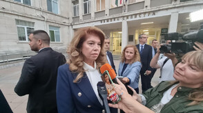 Илияна Йотова: След анализ на рисковете ще взема решение нужно ли е свикването на КСНС