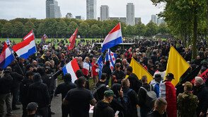 Полицията в Хага разпръсна демонстрация на крайнодесни, прераснала в насилие