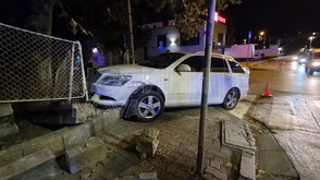 Кола се вряза и нанесе щети по оградата на детска градина във Велико Търново (СНИМКИ)