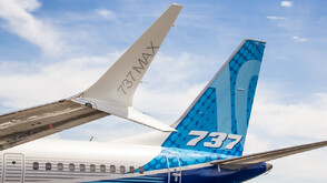 Отлагат сертифицирането на дългоочаквания самолет „Боинг 737 Макс 10“