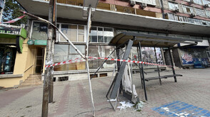 Млад шофьор с положителна проба за два вида наркотици се заби в спирка във Варна