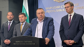 ДПС сезира прокуратурата за договорите за мантинели и съветник на премиера