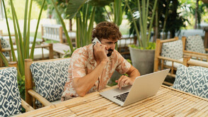 Успешна workcation почивка: Как да работиш от плажа и да запечаташ най-хубавите си спомени с УМЕН бюджет