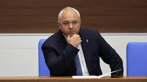 Демерджиев обвърза вълната от бомбени заплахи с изслушванията си за полетите на Пеевски