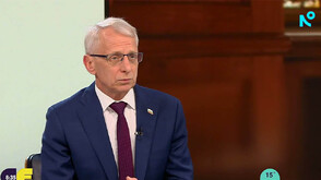 Денков: Тръмп търси бързо решение, което да го спаси от тежка загуба на изборите