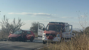 Двама загинаха при челен сблъсък между два автомобила на главния път Бургас – Айтос (СНИМКИ)