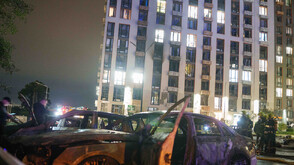 Две жертви и най-малко седем ранени при руски удар срещу жилищна сграда в Киев