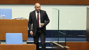 Изслушват Румен Радев в парламента