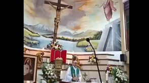 Кръст падна и уби католически свещеник по време на литургия в Еквадор (СНИМКИ)