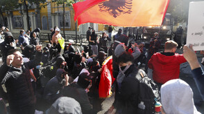 Протести и сблъсъци за седми пореден ден в Тирана