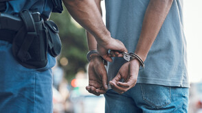 Задържаха на строеж в Пловдив мъжа, издирван за намушкването на двама младежи пред НДК