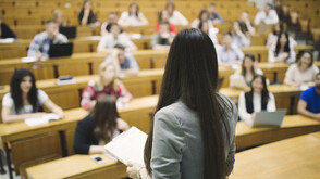 Преподаватели в Албания спират работа