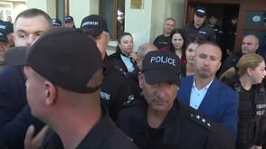 Отведоха с белезници кмета на Белица Радослав Ревански: Майка му припадна, Пеевски заговори за репресия