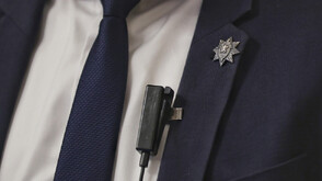 НСО назначи проверки след клип, на който охранители нападат журналистка