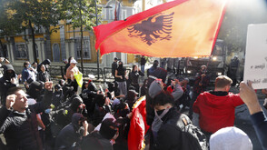 Нови сблъсъци на антиправителствен протест в Албания (СНИМКА)