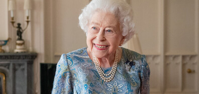 Изложба с дрехи и аксесоари на кралица Елизабет II