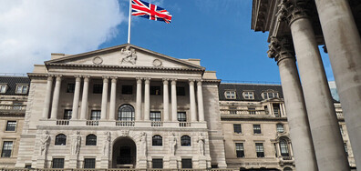 В опит за спасяване на лирата: Английската банка ще изкупува държавни облигации