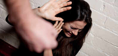 Всяка трета жена между 18 и 29 години е била насилвана от партньора си