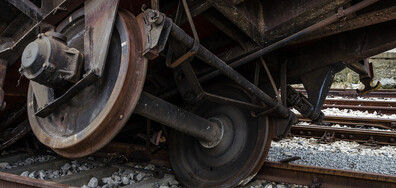 Заради паднали скали бързият влак Кюстендил-София дерайлира